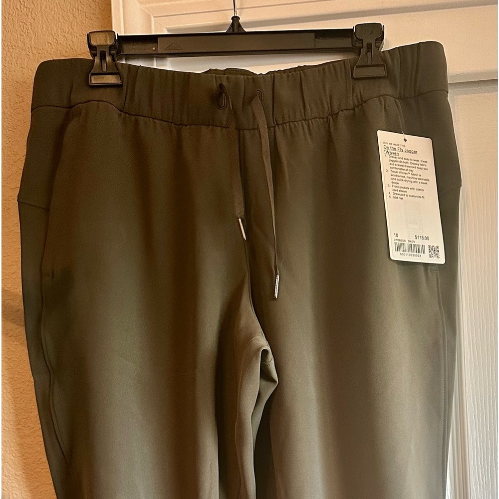 Lululemon on the Fly Jogger army green